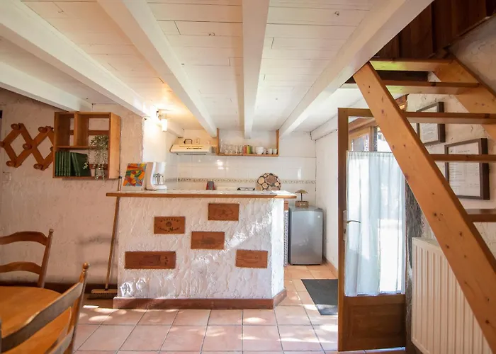 Hotell Les Myrtilles Le Bosc (Midi-Pyrenees)